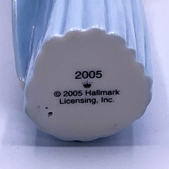 Hallmark Keepsake 2005 ANGEL ON EARTH Collectible Christmas Ornament in Mint Box - Picture 5 of 5